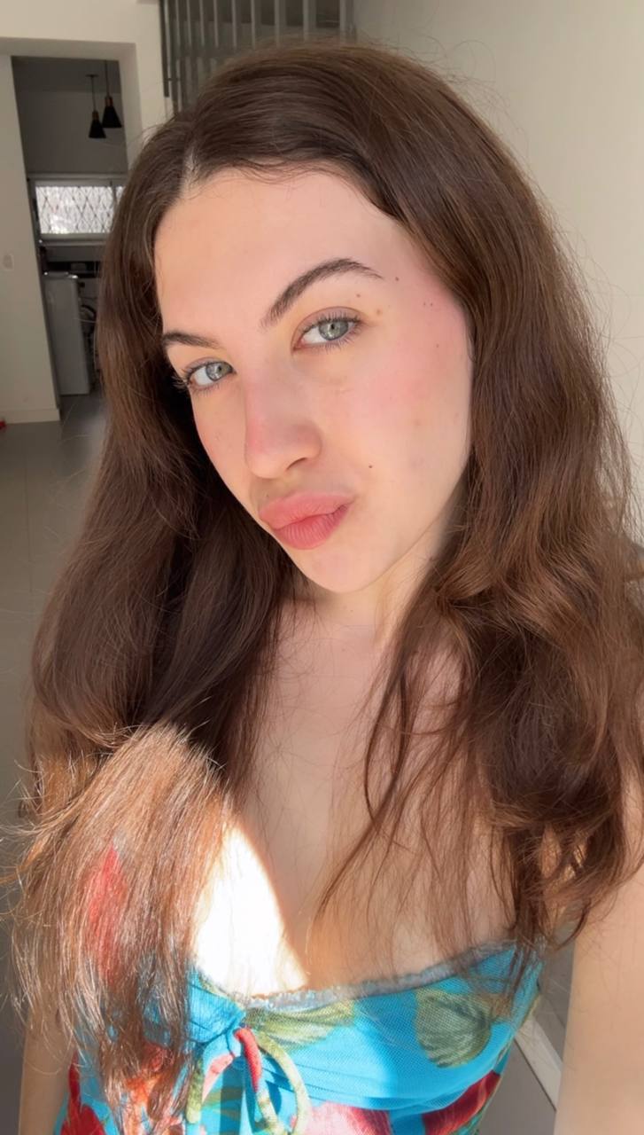 Nude girl Amber in Quebec