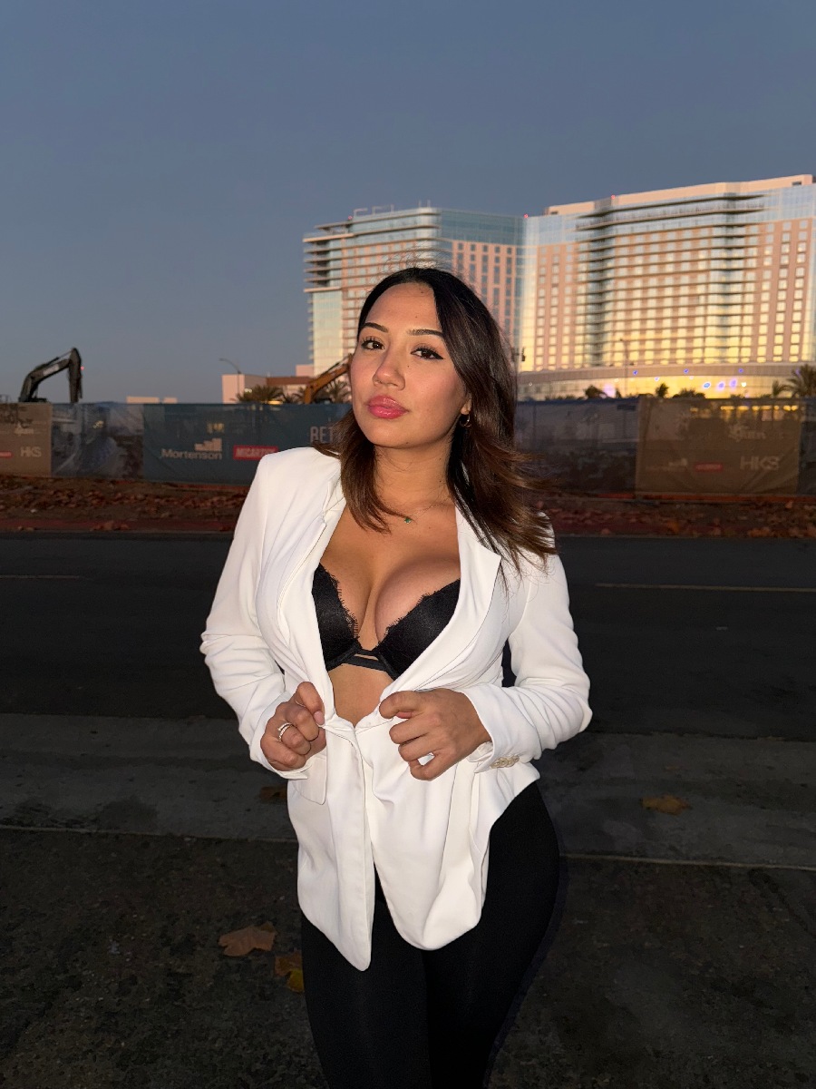 Take a pause and enjoy Ali Cruz — streaming from Quebec