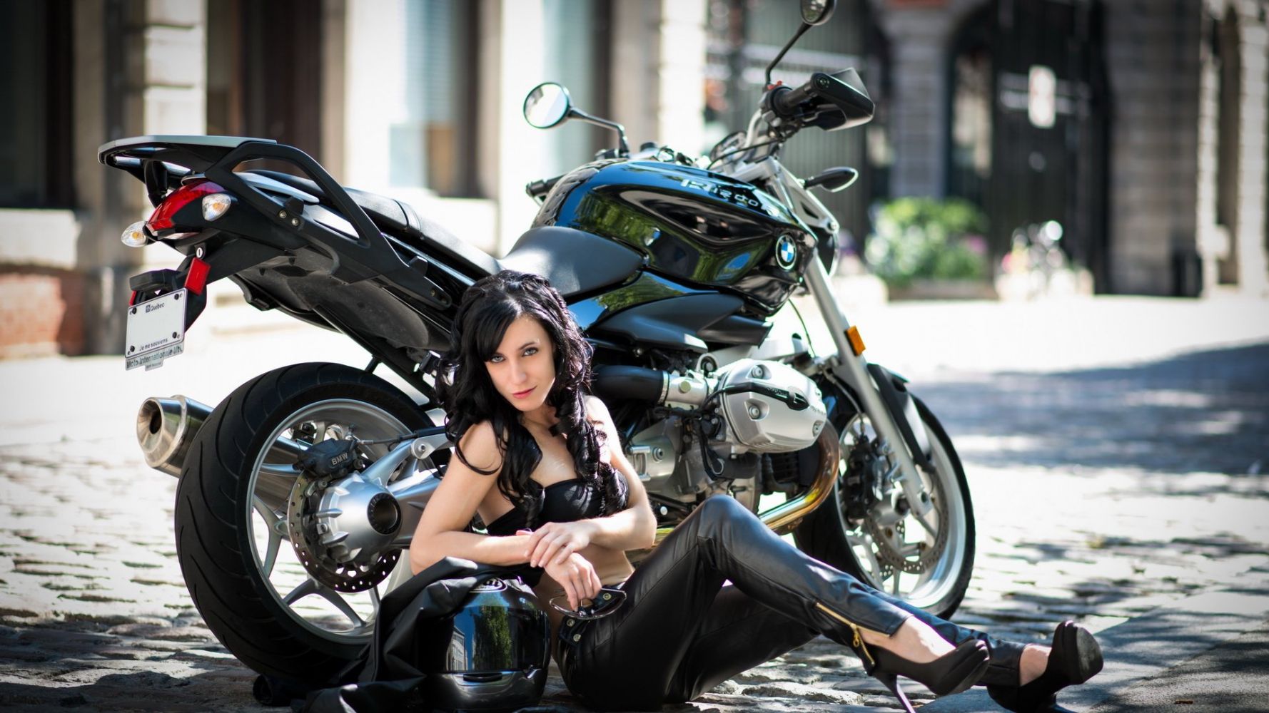 European women on bikes in Quebec