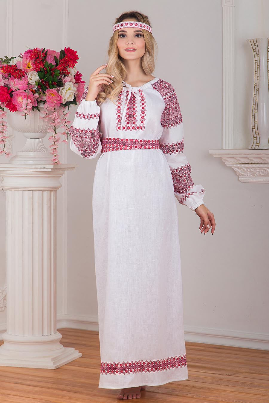 Women in Slavic costumes in Quebec