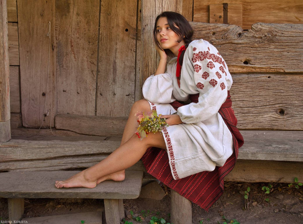 Women in Slavic costumes in Quebec