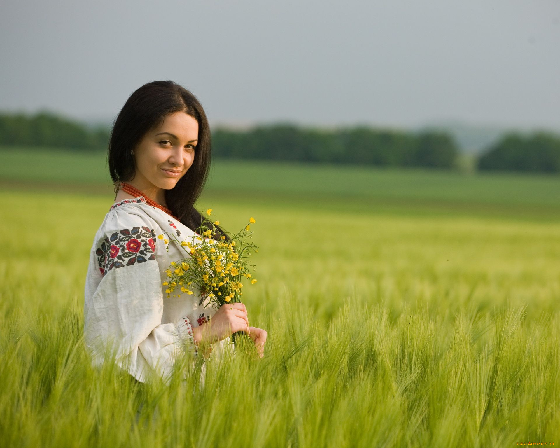 Women in Slavic costumes in Quebec
