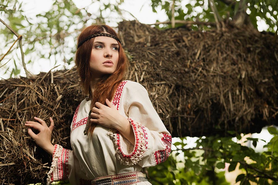 Women in Slavic costumes in Quebec