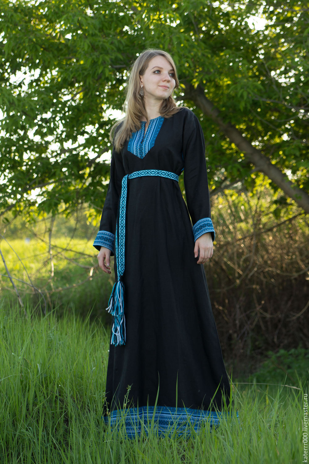 Women in Slavic costumes in Quebec