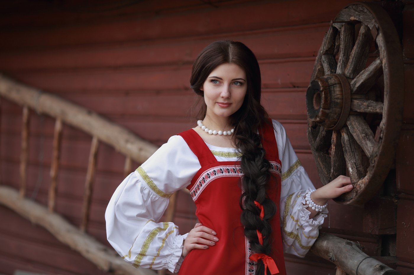 Girls in Slavic costumes’s look of the day — catch her live in Quebec