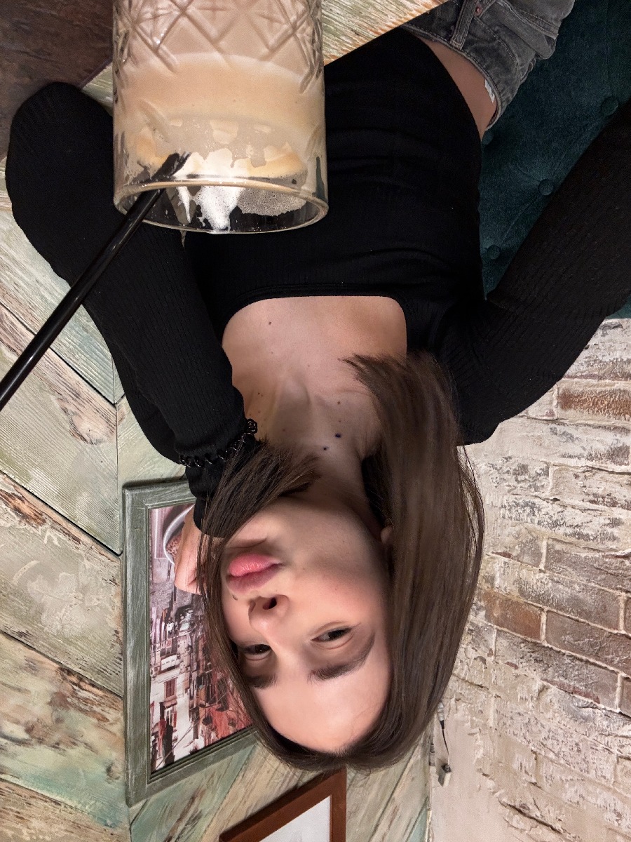 Fresh photos, fresh mood — Tina online in Quebec